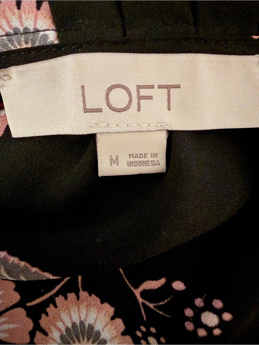 LOFT Black Pink Floral Ruffle Shoulder Sleeveless Blouse Size M - EUC - Picture 7 of 8